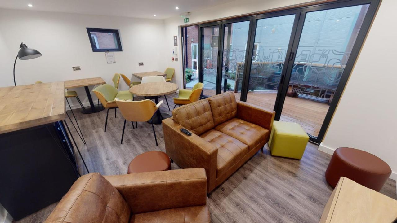 Iq Great Newton House In Ливърпул Екстериор снимка