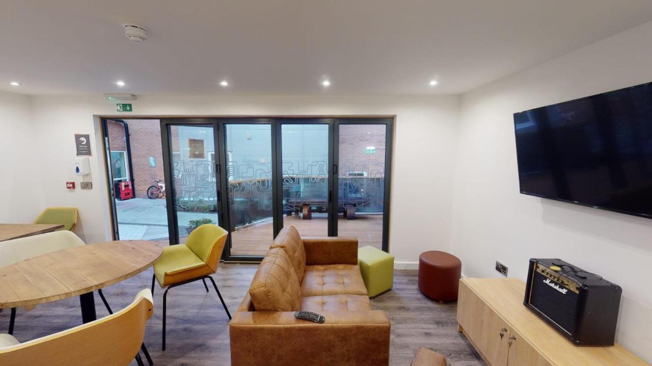 Iq Great Newton House In Ливърпул Екстериор снимка