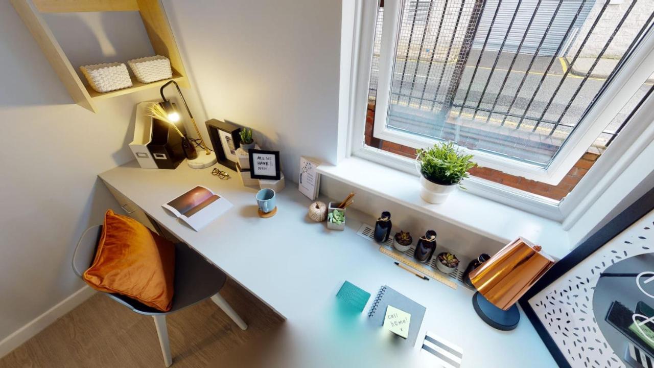 Iq Great Newton House In Ливърпул Екстериор снимка