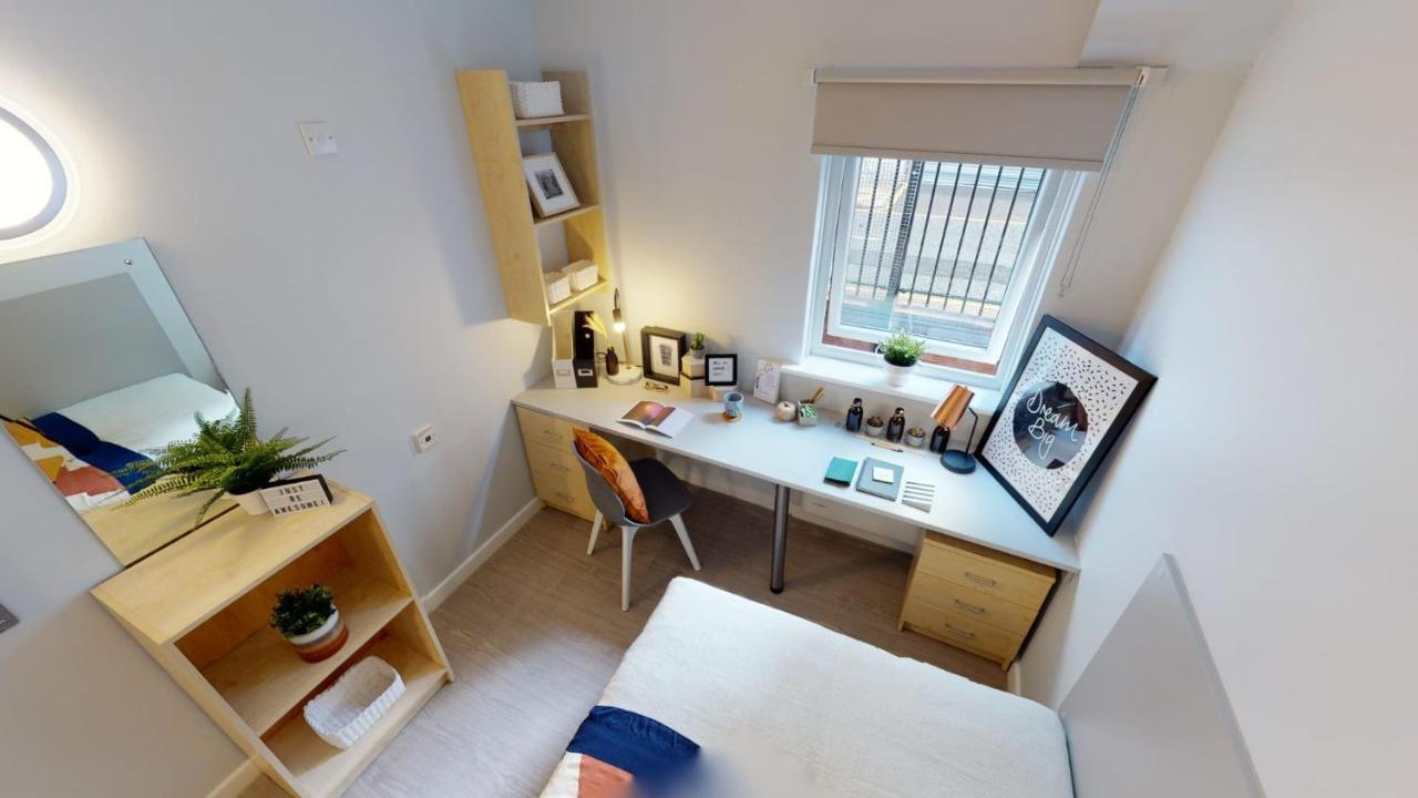 Iq Great Newton House In Ливърпул Екстериор снимка